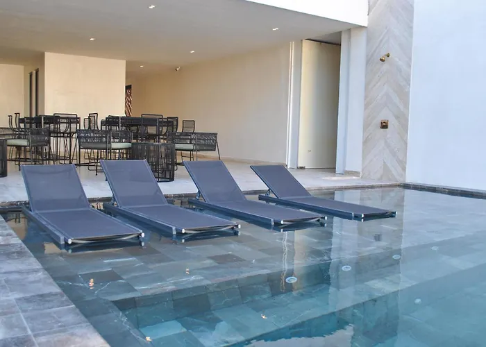 New Maria 2 Bedroom With Rooftop Pool